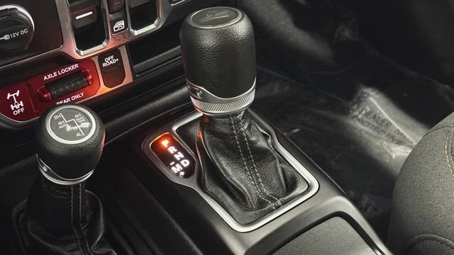 Used 2024 Jeep Wrangler Unlimited AWD/4WD image 41