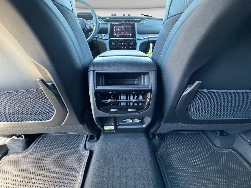New 2025 Jeep Grand Cherokee Altitude AWD/4WD image 14