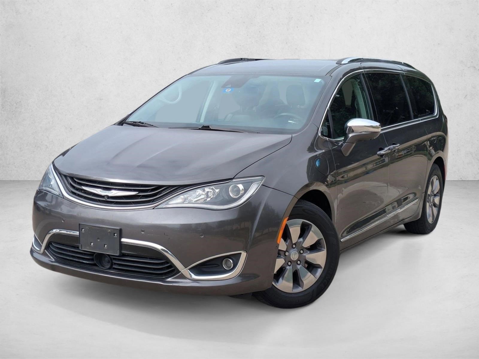 Used 2019 Chrysler Pacifica Limited w/ Advanced Safetytec Group