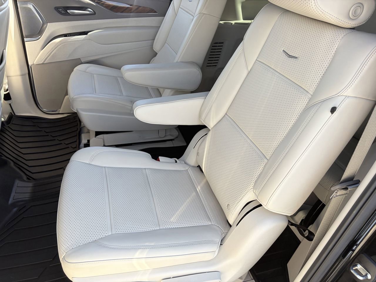 Certified 2024 Cadillac Escalade ESV Sport Platinum w/ LPO, ONYX Package image 18