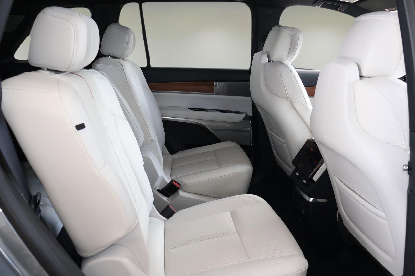 New 2026 Cadillac Vistiq Luxury image 19