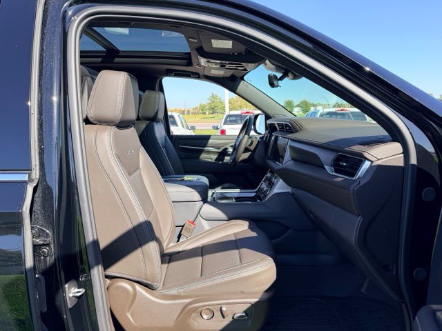Certified 2024 GMC Yukon XL Denali w/ Advanced Technology Package AWD/4WD image 11