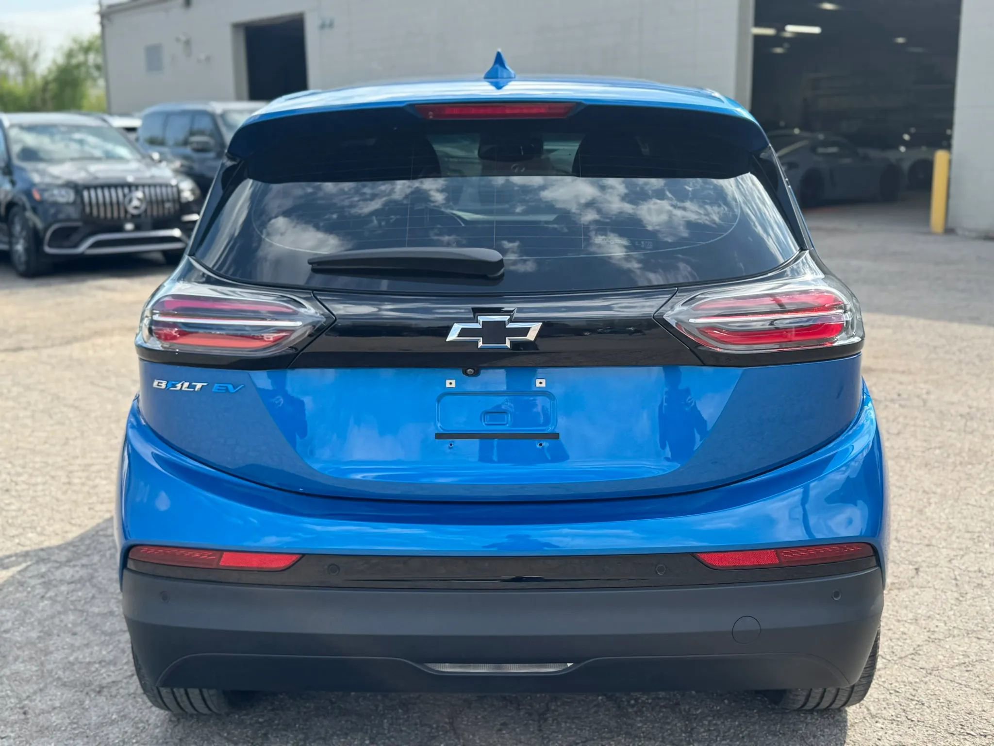Used 2023 Chevrolet Bolt LT w/ Infotainment Package FWD image 6