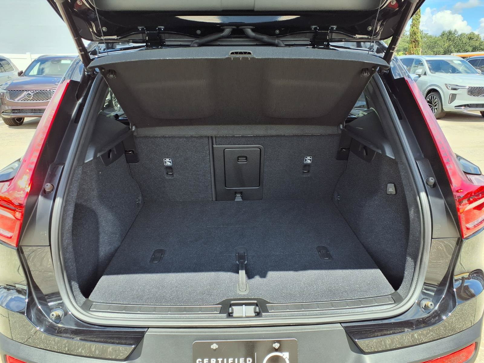 Certified 2025 Volvo XC40 B5 Ultra AWD/4WD image 18