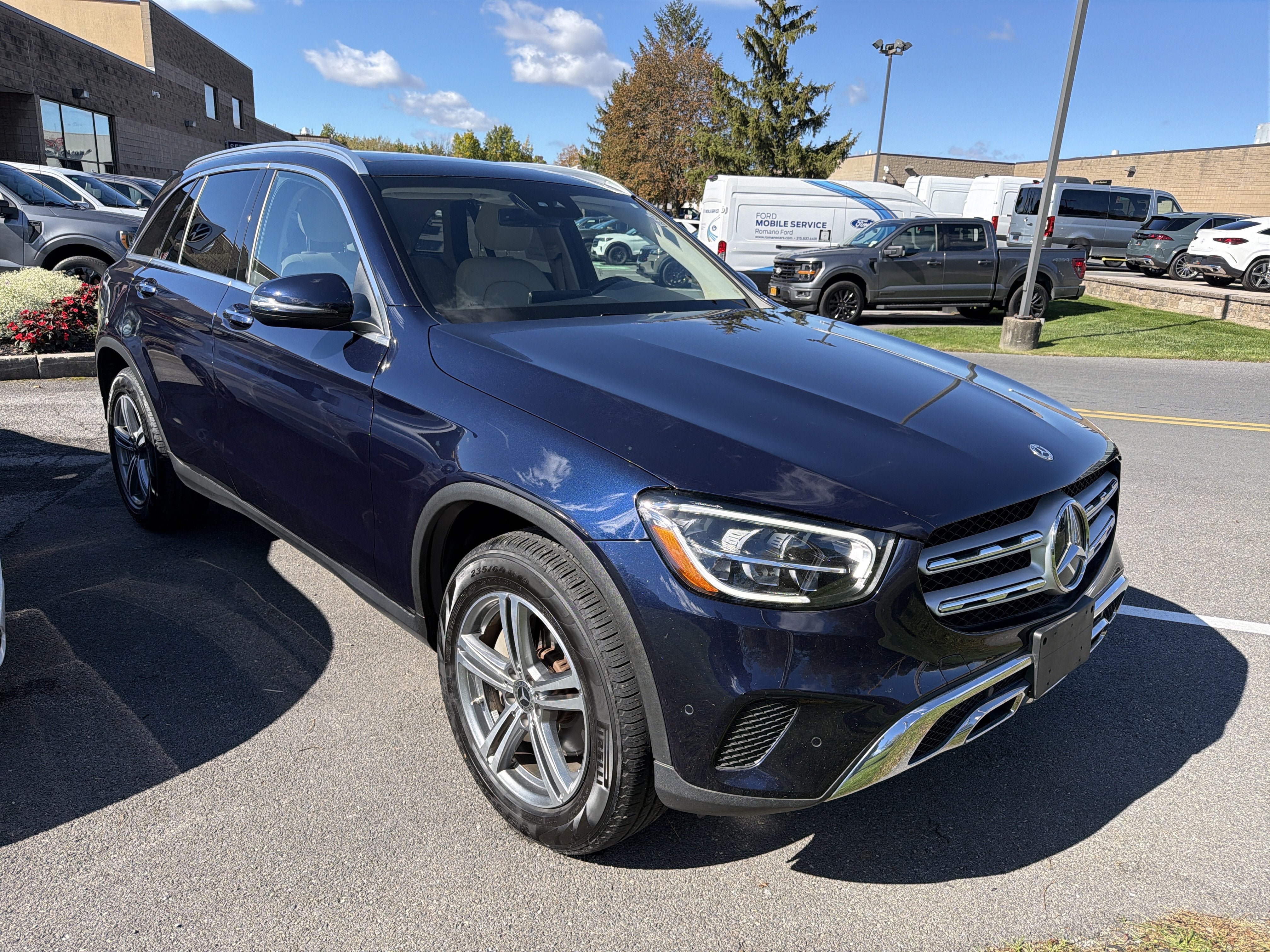 Used 2021 Mercedes-Benz GLC 300 4MATIC image 2