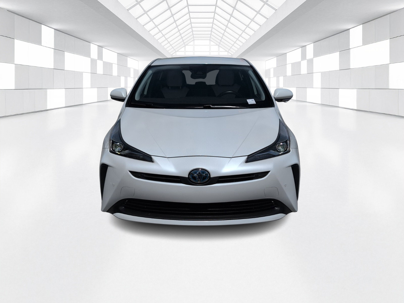 Used 2021 Toyota Prius XLE image 2