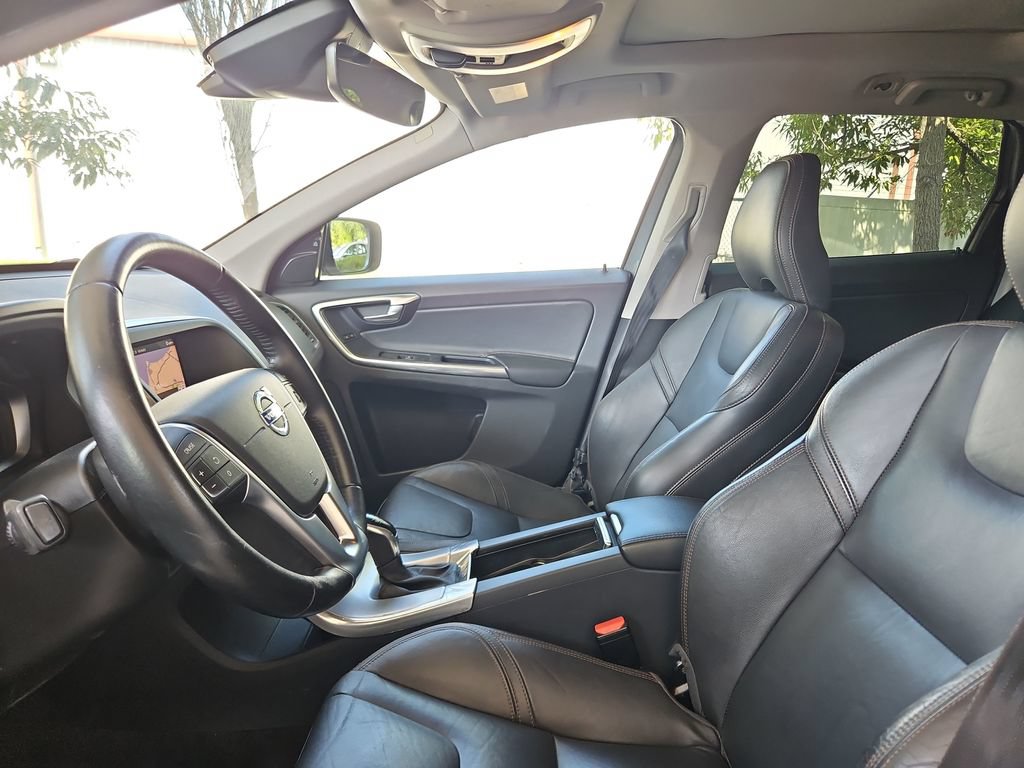 Used 2017 Volvo XC60 T5 Dynamic FWD image 22