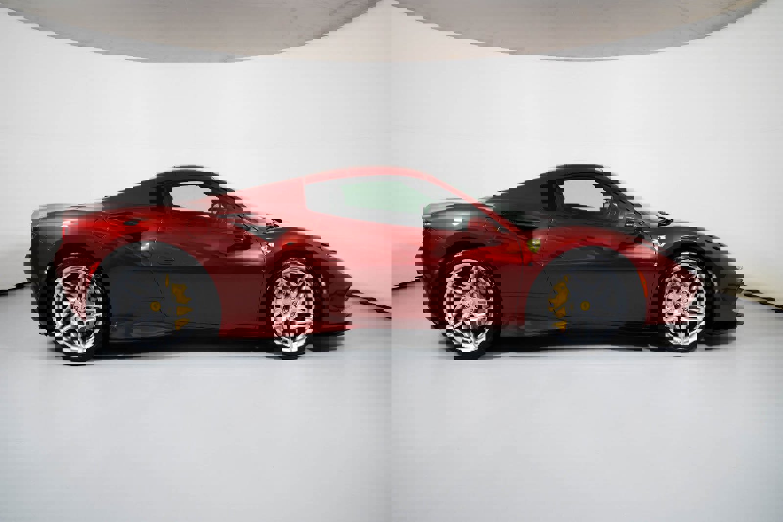 Used 2023 Ferrari F8 Spider image 20