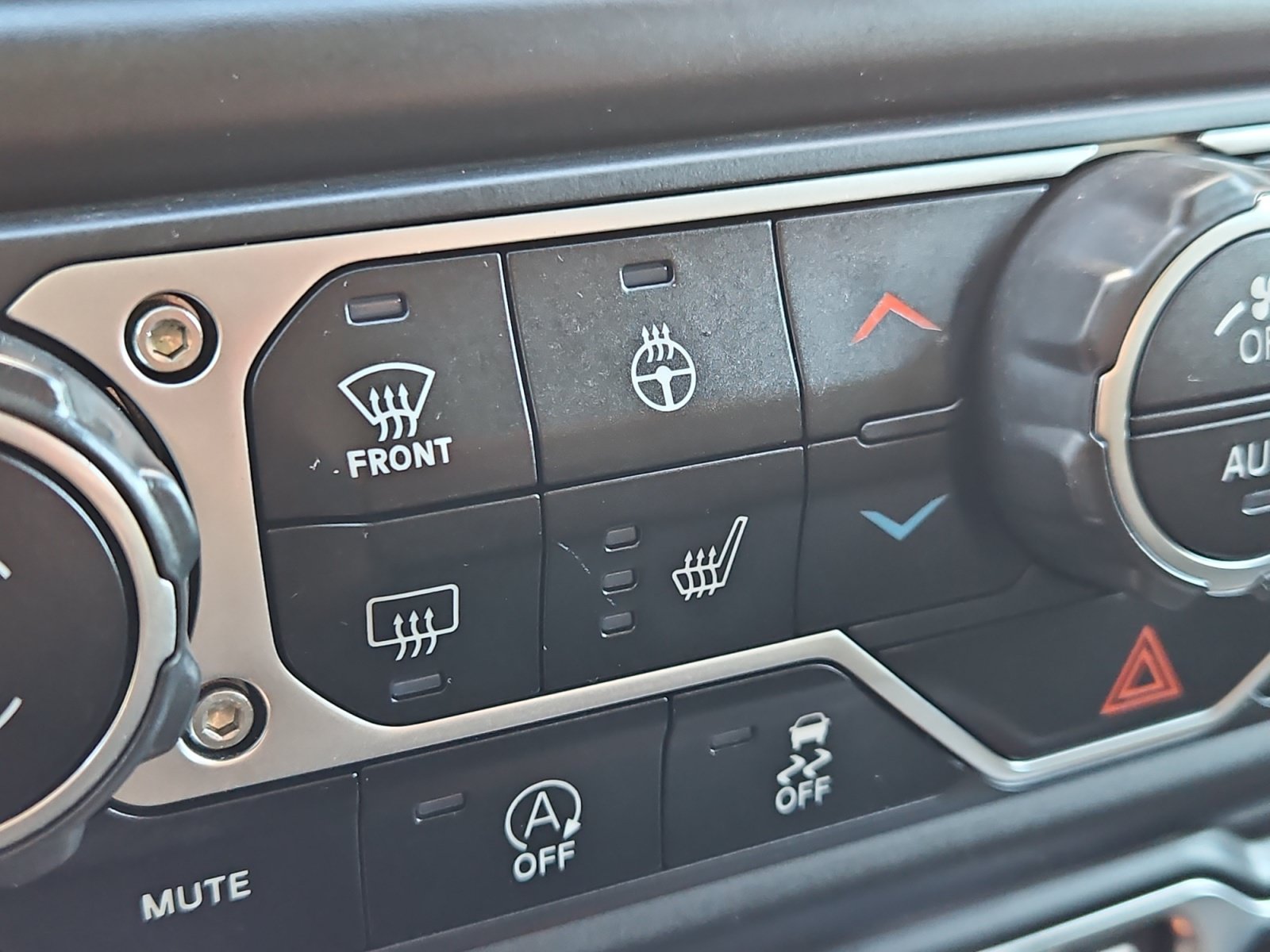 Used 2020 Jeep Wrangler Unlimited Sahara AWD/4WD image 24