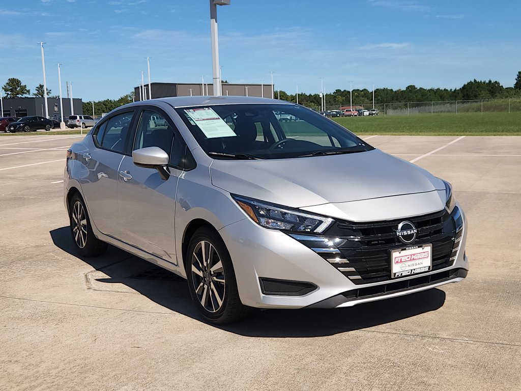 Used 2025 Nissan Versa SV FWD image 3