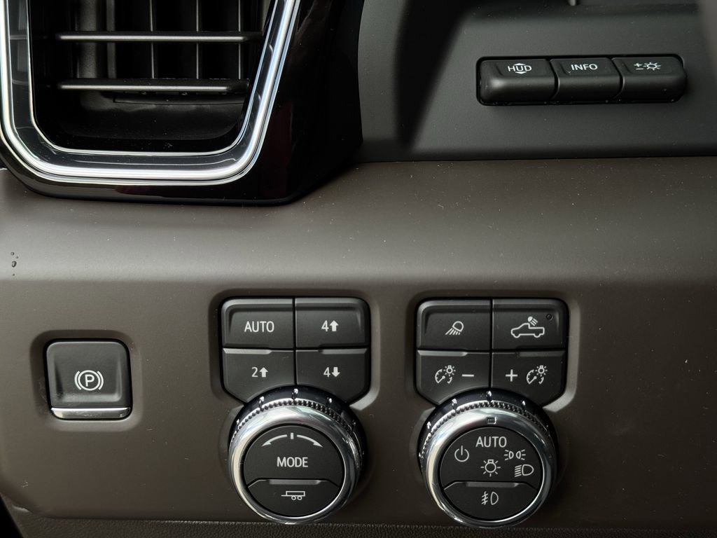 New 2026 GMC Sierra 2500 Denali w/ Denali Reserve Package image 18