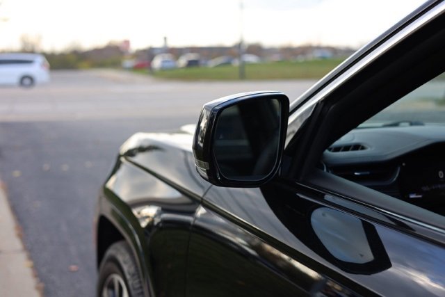 Used 2022 Jeep Grand Cherokee Overland w/ Luxury Tech Group IV image 12