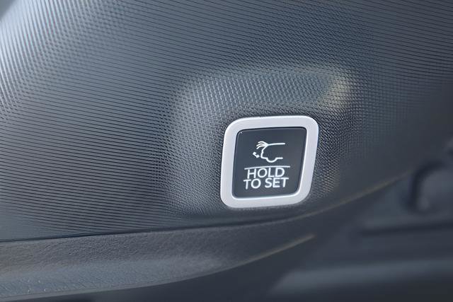 New 2025 Jeep Grand Cherokee Limited w/ Black Appearance Package image 27