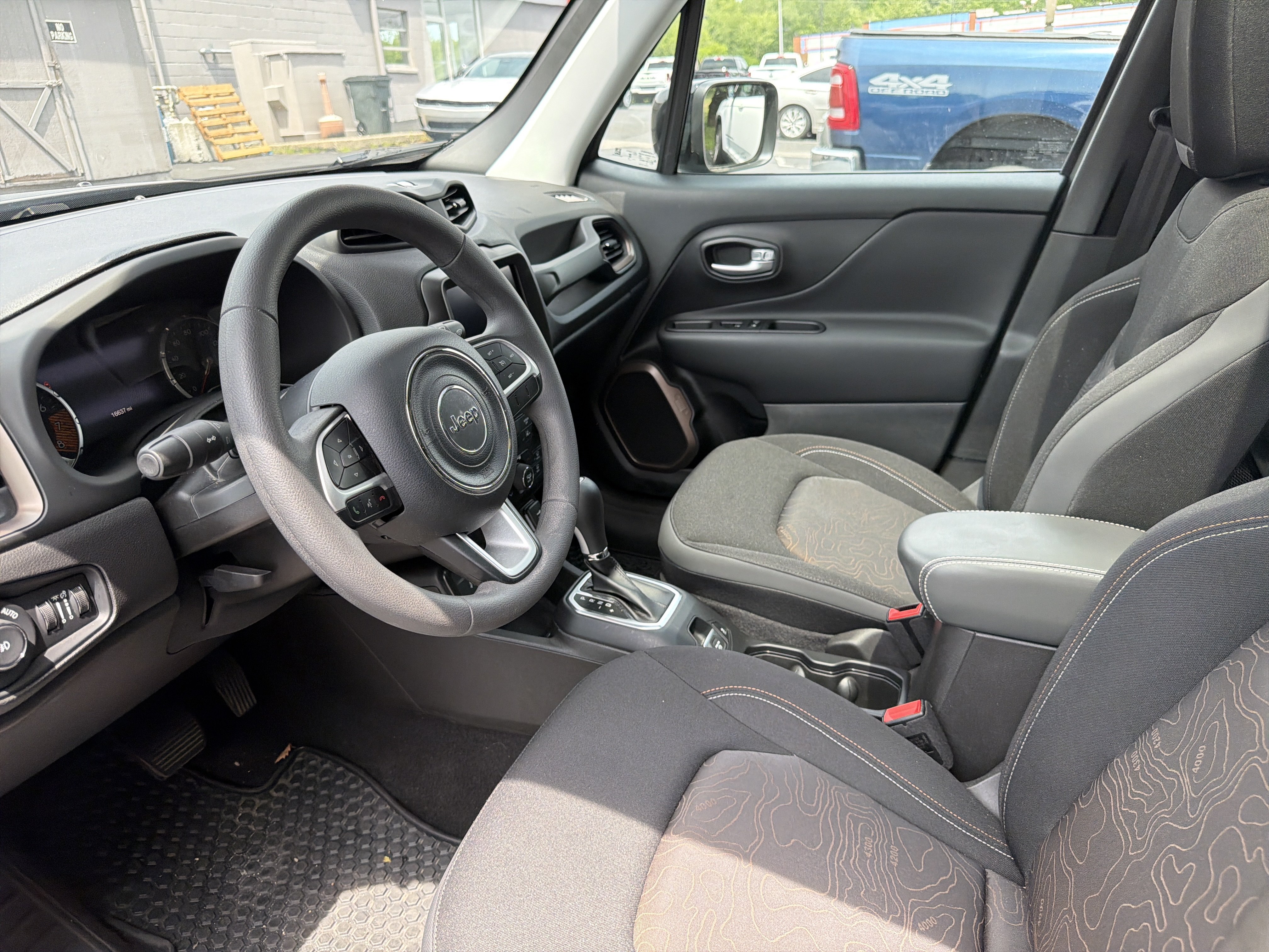 Certified 2023 Jeep Renegade Latitude w/ Sun/Sound Group AWD/4WD image 15