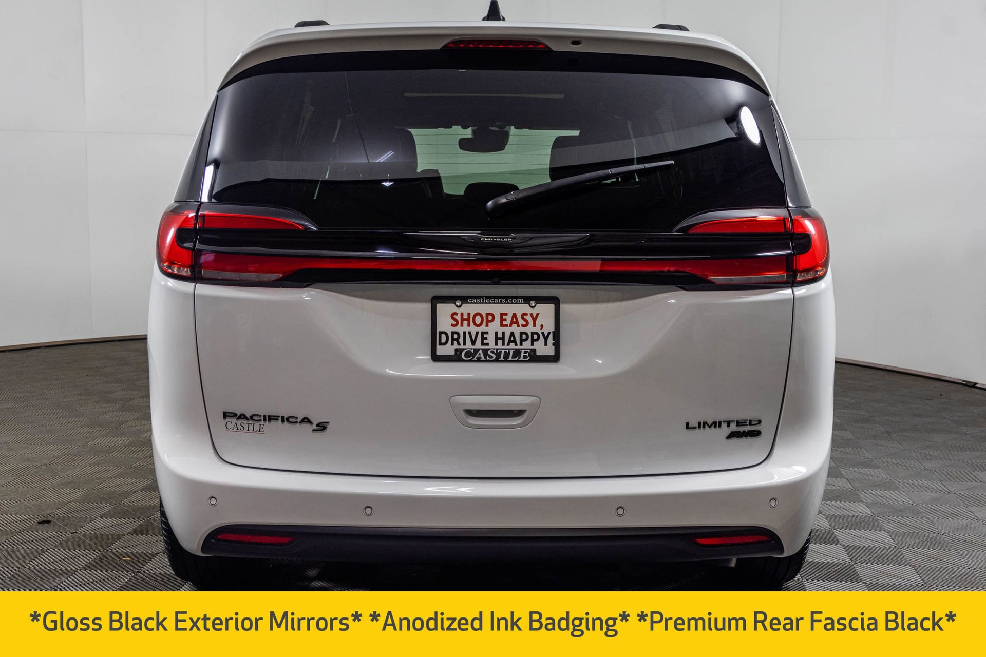 Used 2023 Chrysler Pacifica Limited w/ Uconnect Theater Family Group image 22