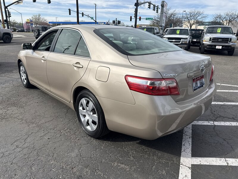 Used 2009 Toyota Camry LE FWD image 3