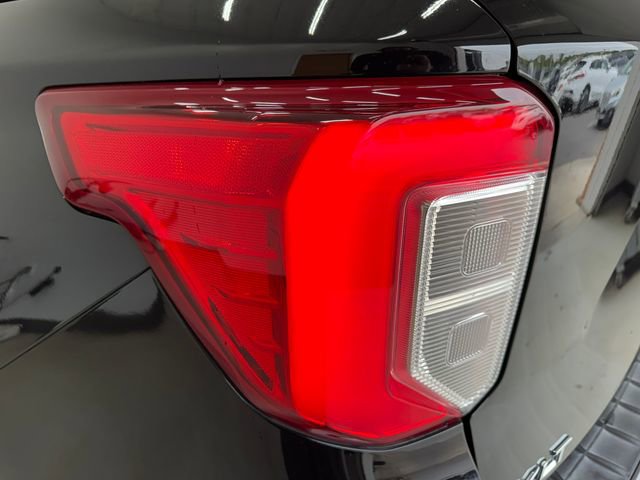 Used 2022 Ford Explorer XLT w/ Equipment Group 202A RWD image 33