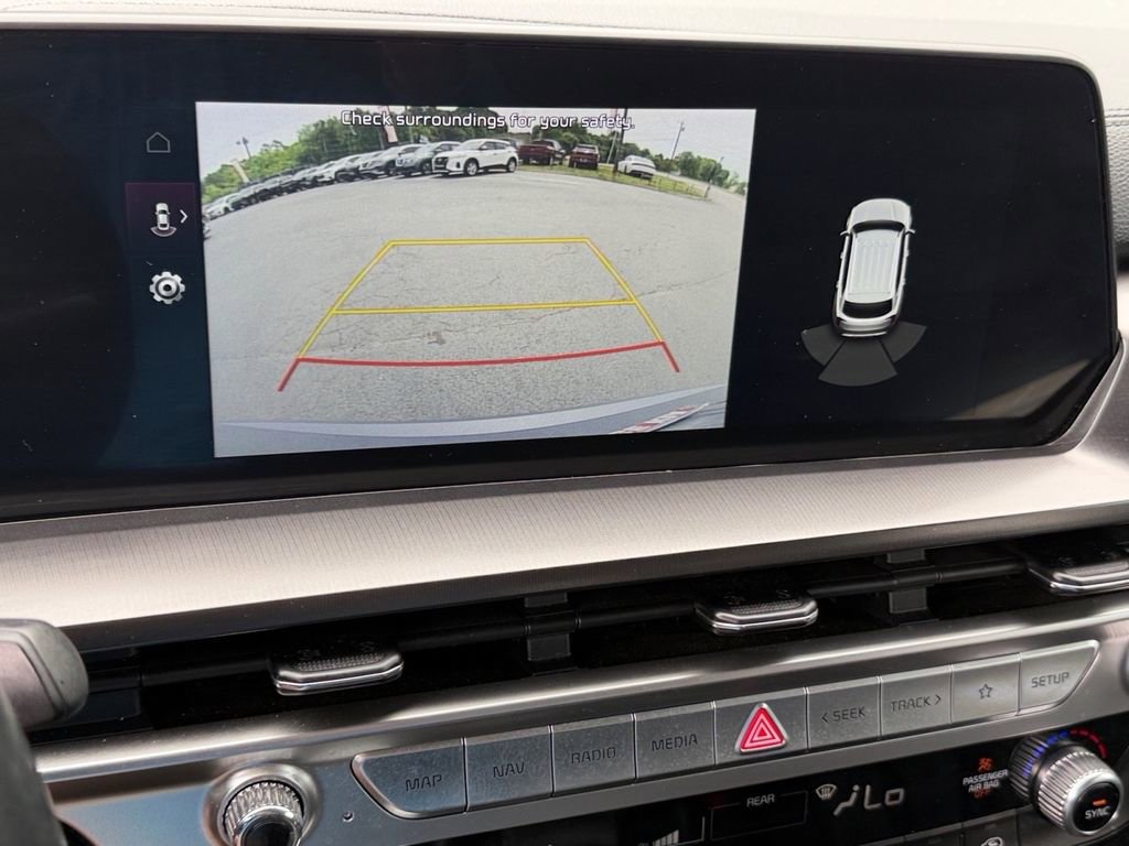 Used 2023 Kia Telluride LX FWD image 25