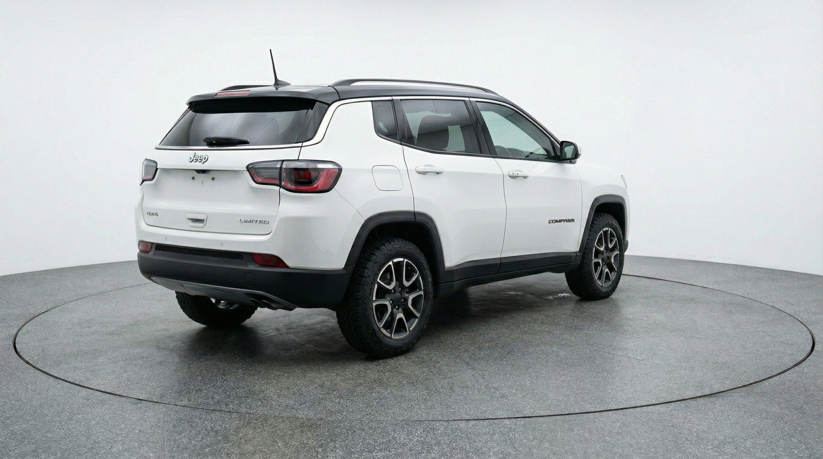 Used 2025 Jeep Compass Trailhawk image 9