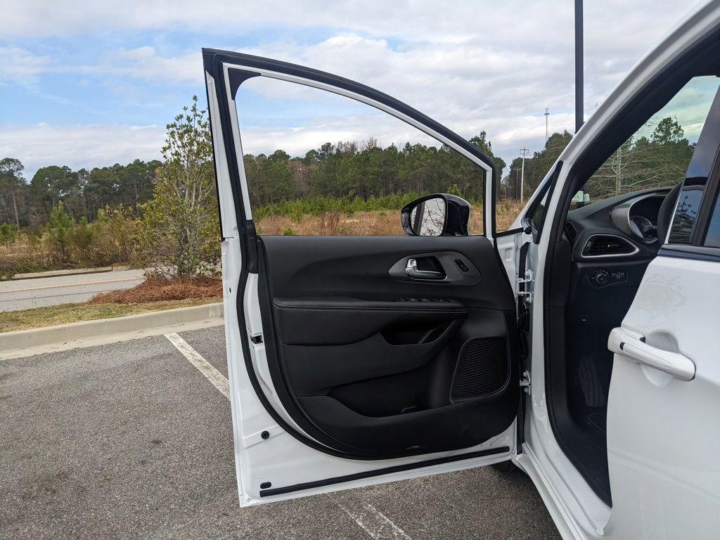 New 2026 Chrysler Pacifica Select w/ S Appearance Package image 54