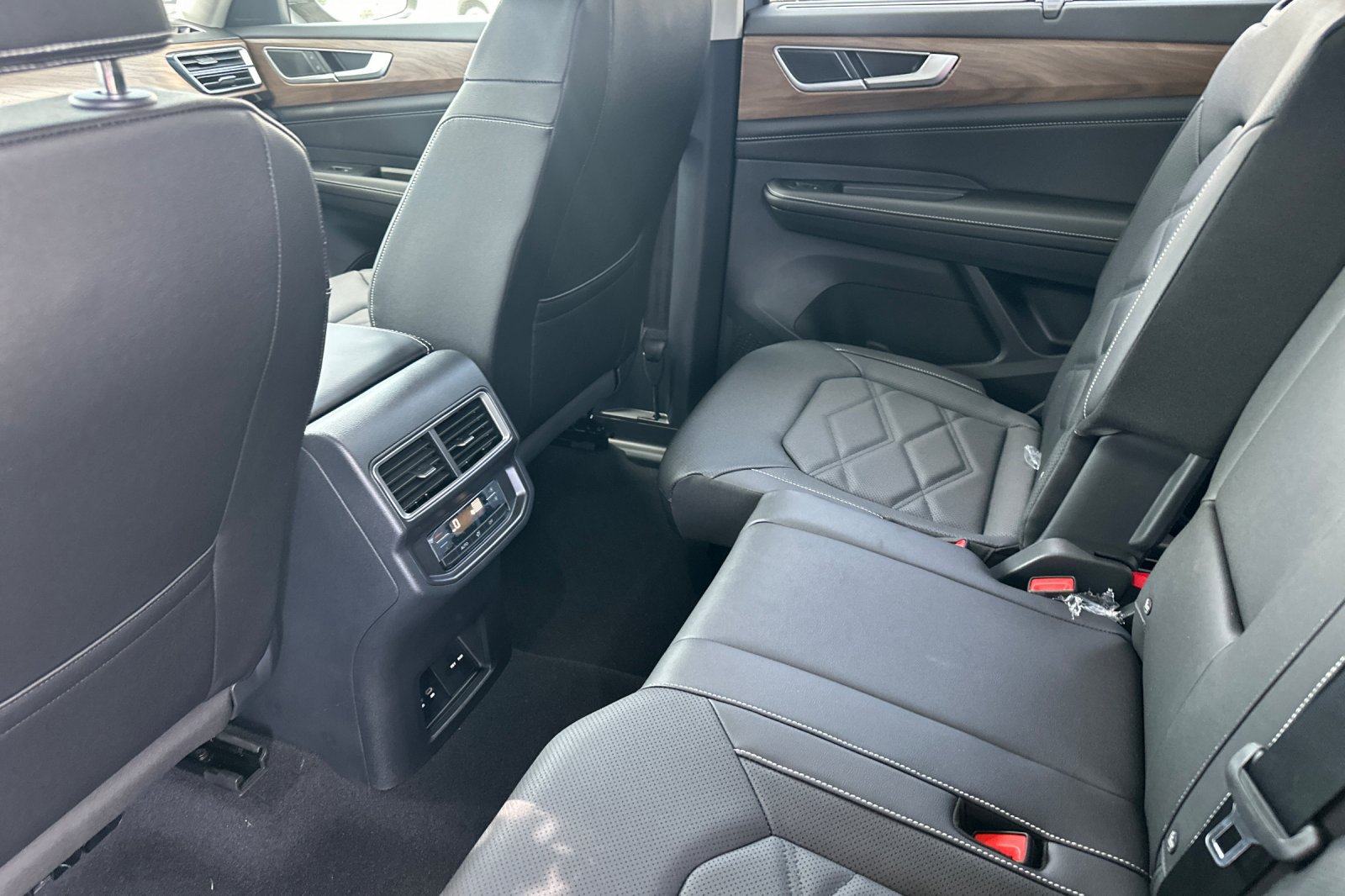 New 2026 Volkswagen Atlas SE FWD image 12