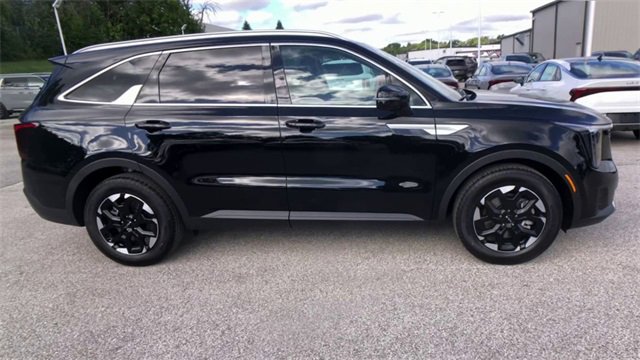 New 2026 Kia Sorento S image 4