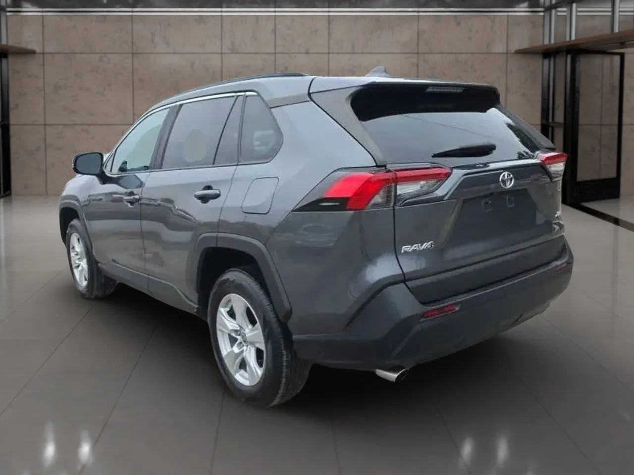 Used 2021 Toyota RAV4 XLE Premium image 6