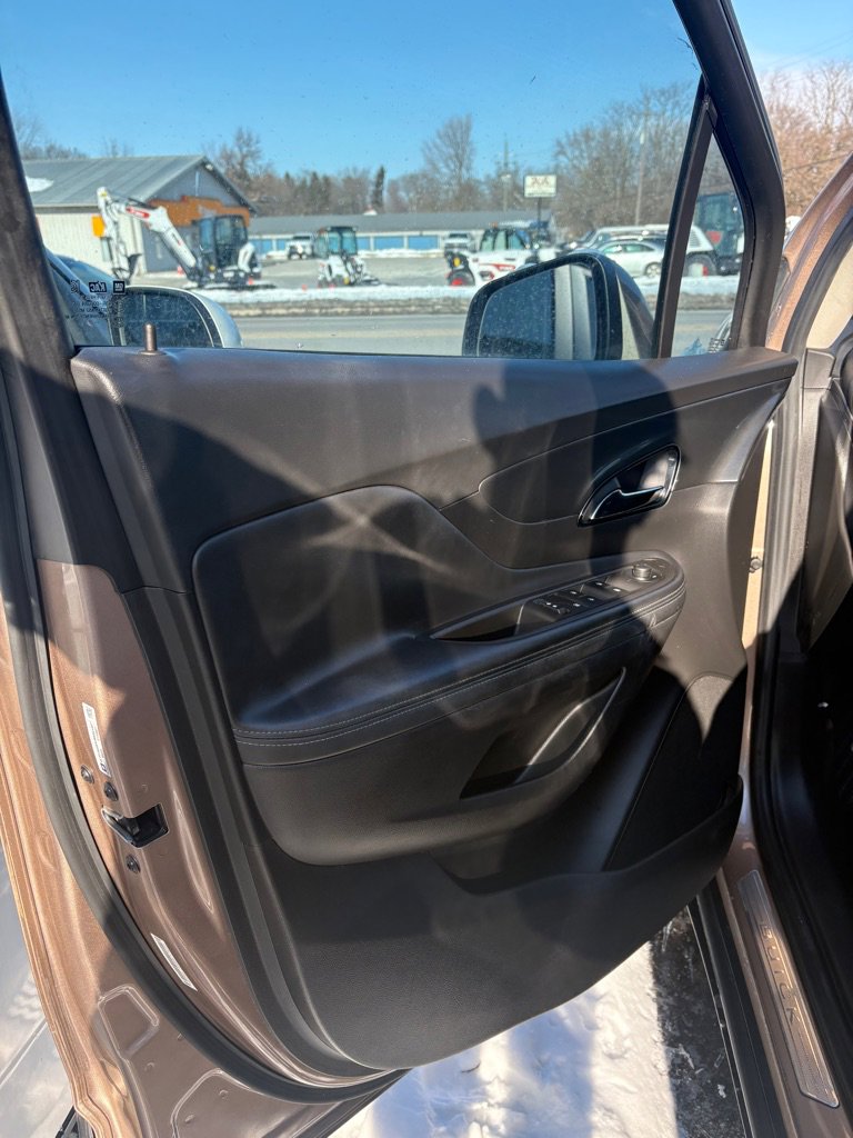 Used 2018 Buick Encore Preferred image 24