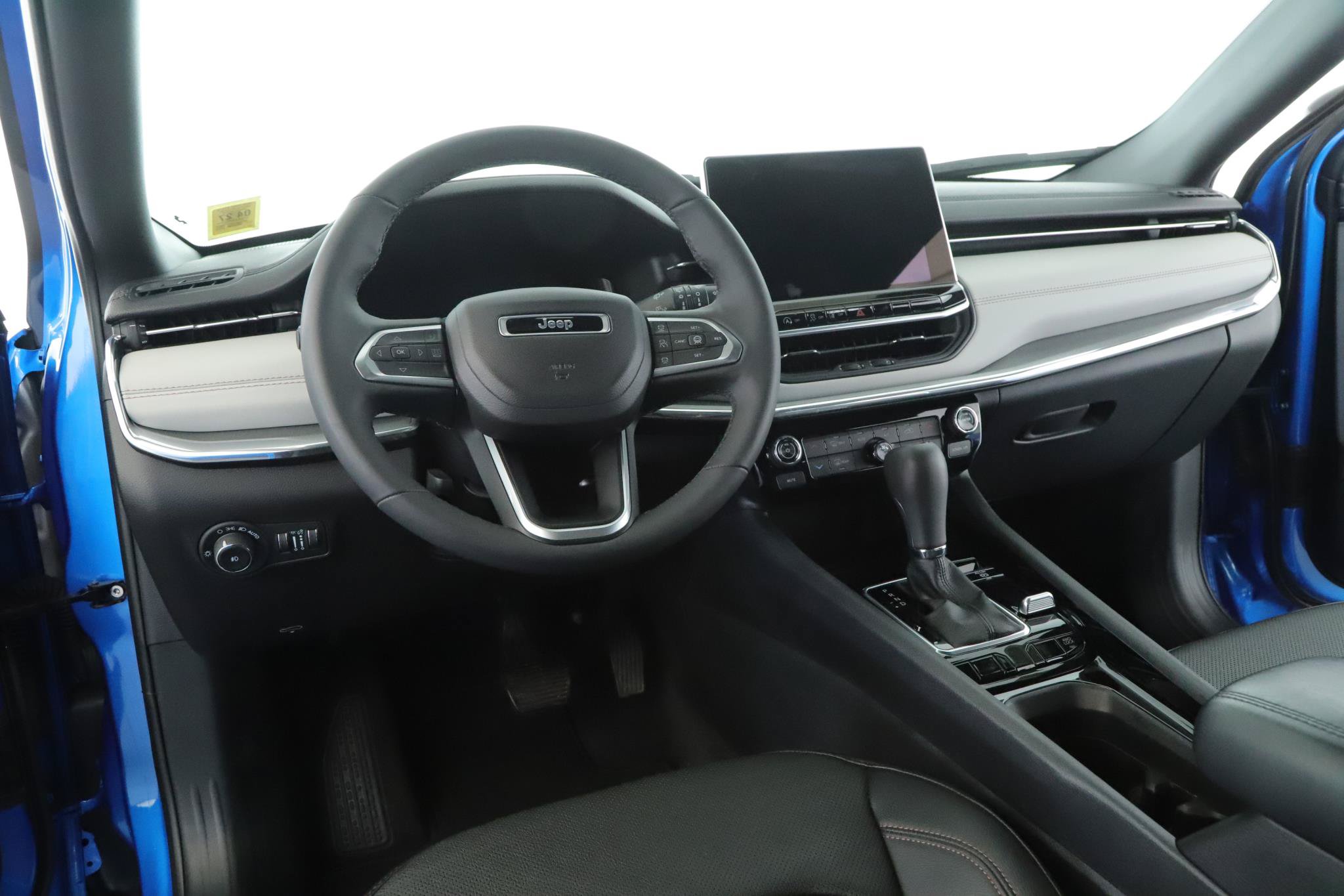 Used 2024 Jeep Compass Limited w/ Elite Group AWD/4WD image 2