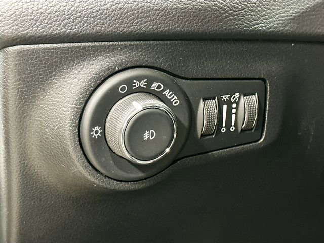 Used 2019 Jeep Compass Latitude image 12