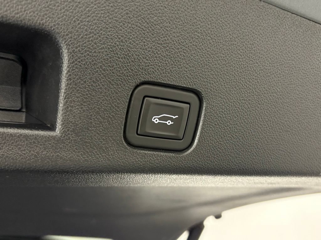 Used 2024 Chevrolet Traverse Z71 w/ Enhanced Driving Package AWD/4WD image 44