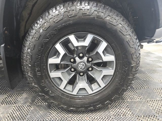 Used 2018 Toyota Tacoma TRD Off-Road w/ Technology Package AWD/4WD image 8