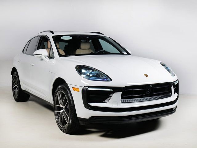 Certified 2026 Porsche Macan AWD/4WD image 7