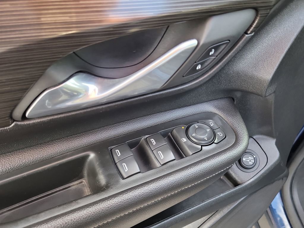 Used 2022 GMC Terrain SLE w/ Driver Convenience Package image 17