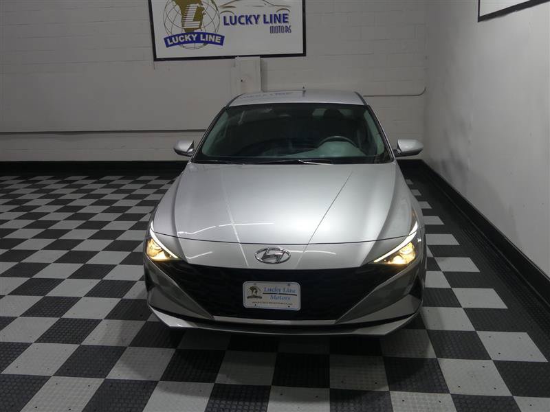 Used 2022 Hyundai Elantra SEL w/ Convenience Package FWD image 3