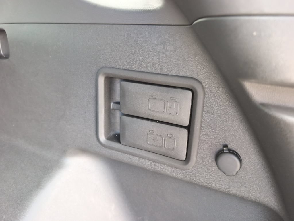 Used 2020 Chevrolet Equinox Premier AWD/4WD image 11