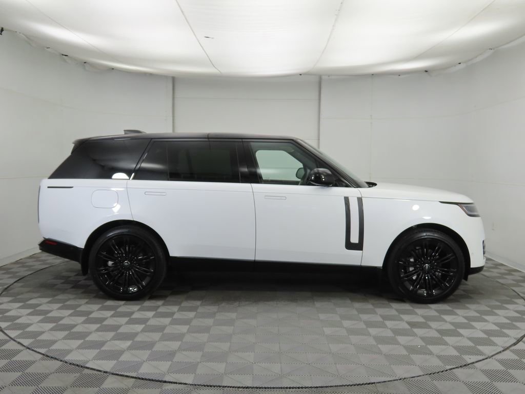 New 2025 Land Rover Range Rover Long Wheelbase SE image 4