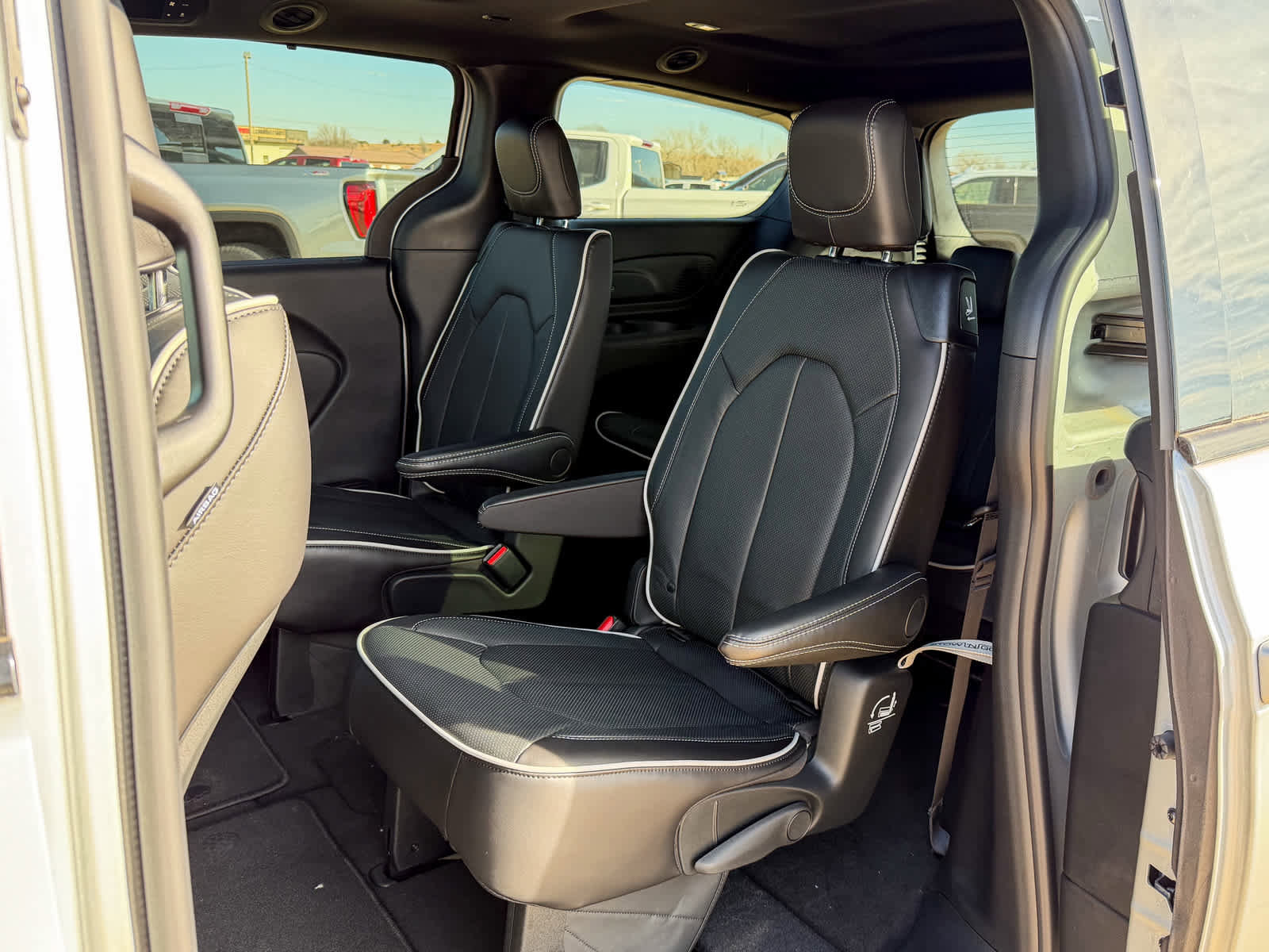 New 2026 Chrysler Pacifica Limited w/ S Appearance Package image 75