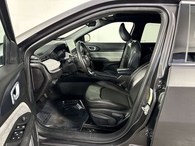 Used 2023 Jeep Compass Latitude w/ Sun and Sound Group AWD/4WD image 4