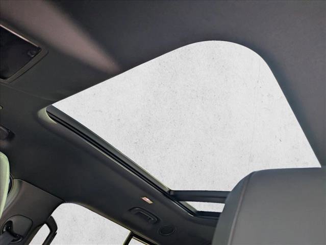 Used 2023 Land Rover Defender 130 X-Dynamic SE image 16