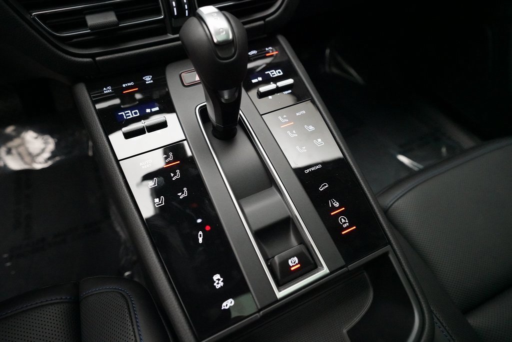 Used 2025 Porsche Macan Turbo image 28