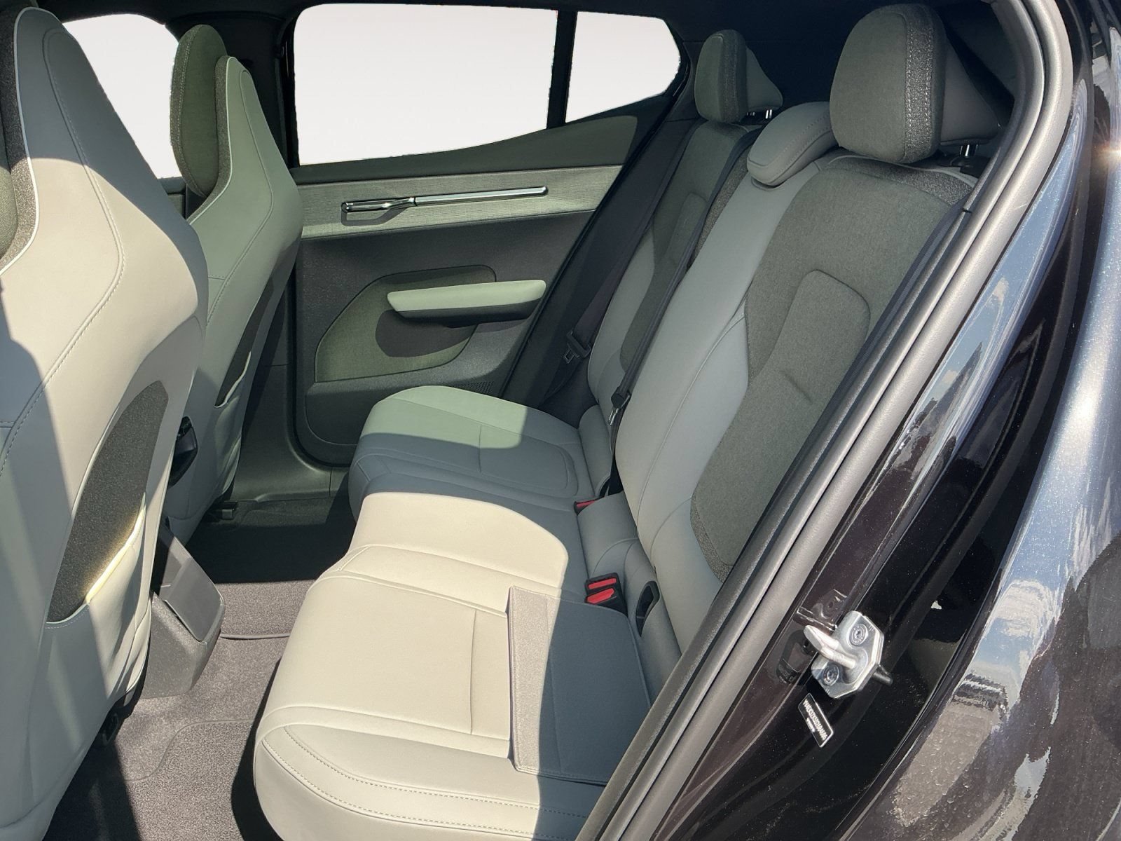 New 2025 Volvo EX30 Plus w/ Protection Package Premier AWD/4WD image 13