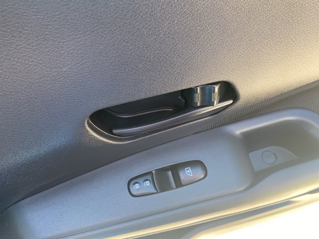 Used 2022 Nissan Kicks S image 11