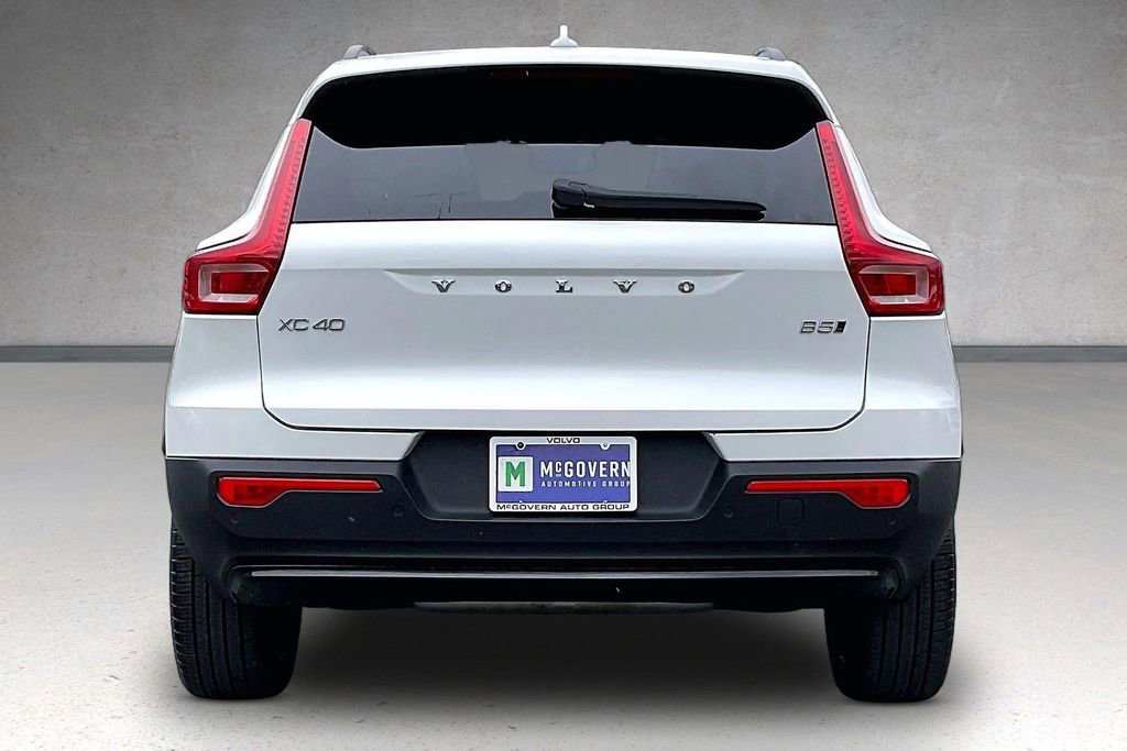 Certified 2023 Volvo XC40 B5 Plus w/ Climate Package image 5