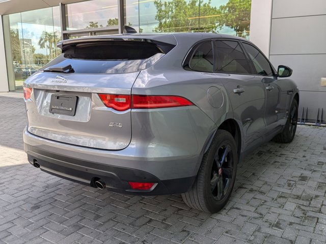 Used 2020 Jaguar F-PACE Premium image 5