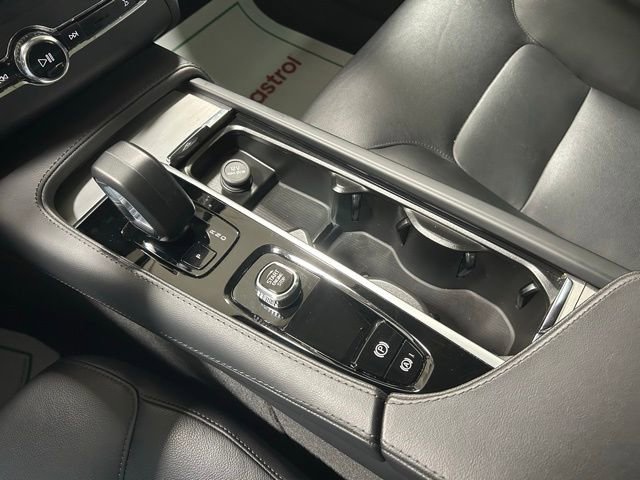 Used 2025 Volvo XC90 B5 Core image 22