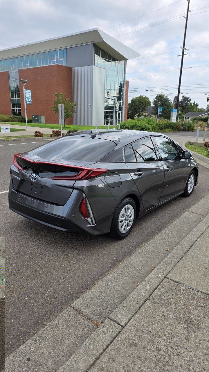Used 2018 Toyota Prius Prime Advanced w/ Carpet Mat Package image 5