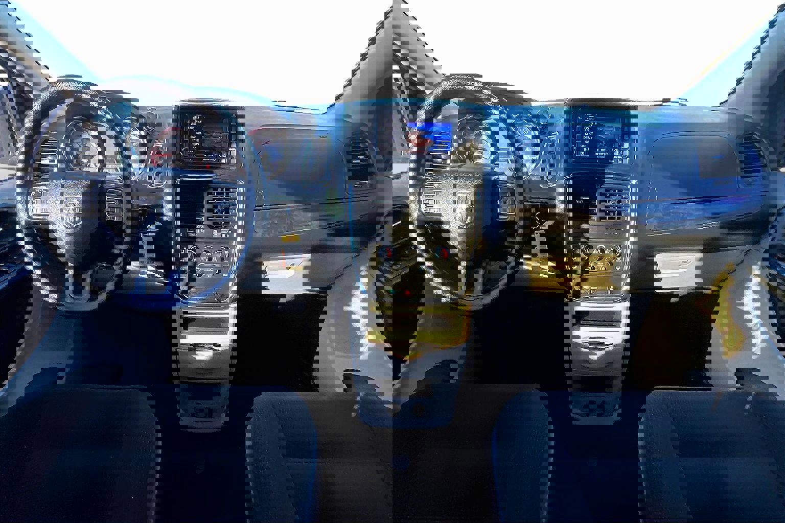 Used 2018 Dodge Grand Caravan SE w/ UConnect Hands-Free Group image 14