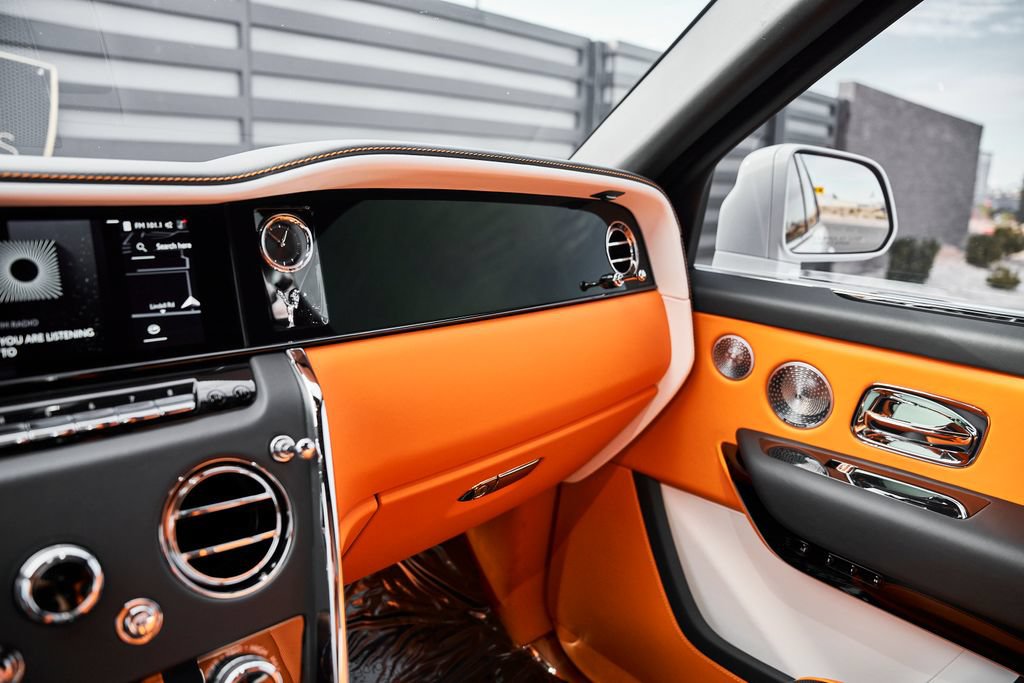 Used 2025 Rolls-Royce Cullinan AWD/4WD image 93