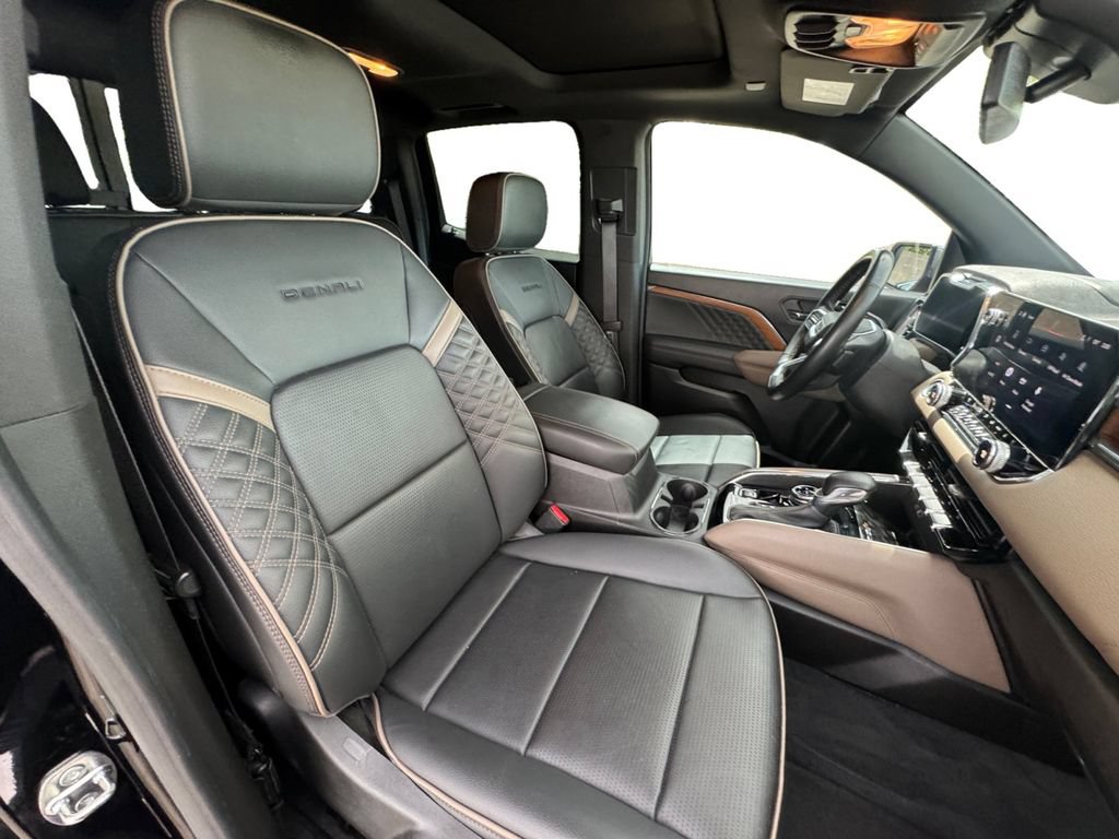 Certified 2023 GMC Canyon Denali w/ Denali Black Edition AWD/4WD image 16